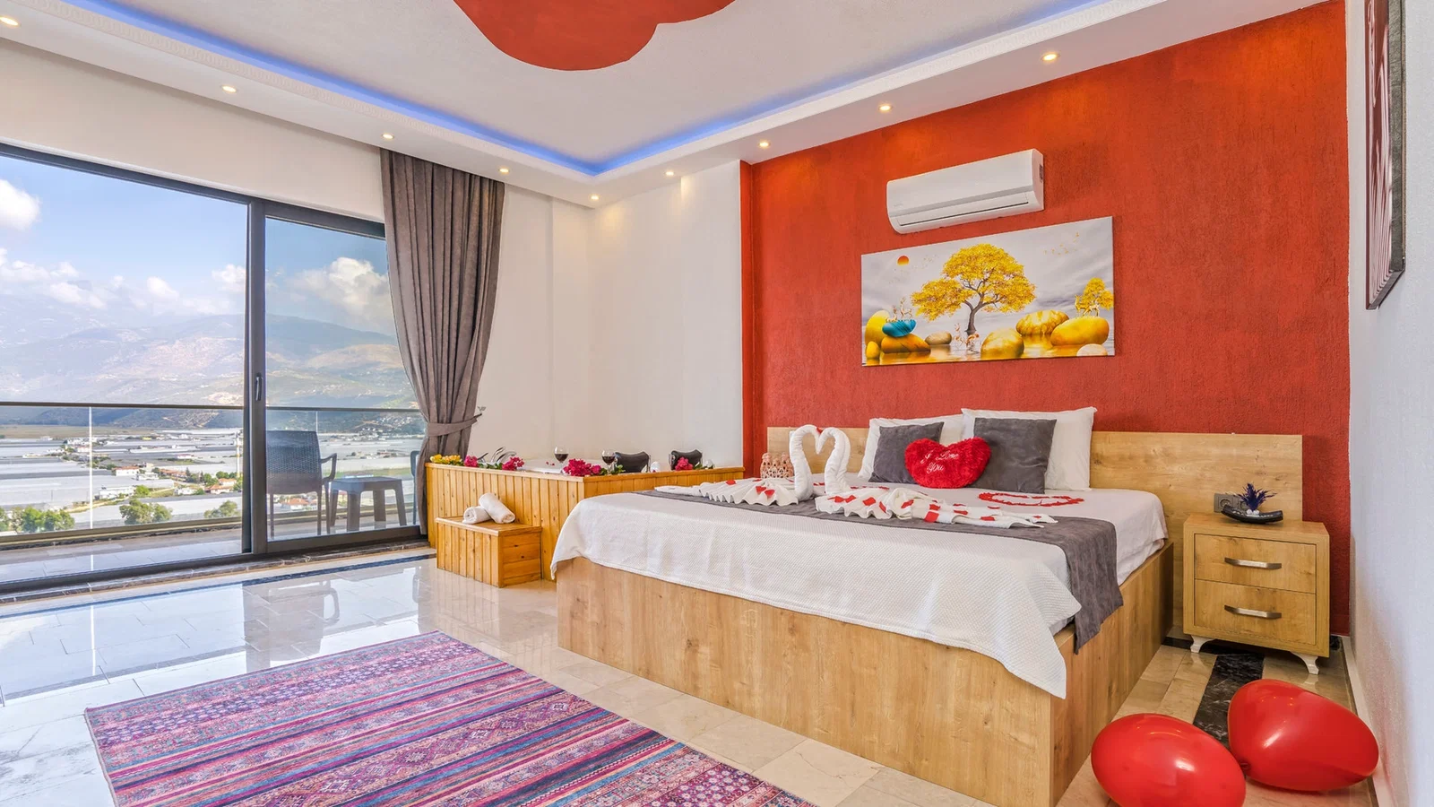 Yeşilköy’de Korunaklı Havuzlu, 4 Kişilik, Jakuzili Villa
