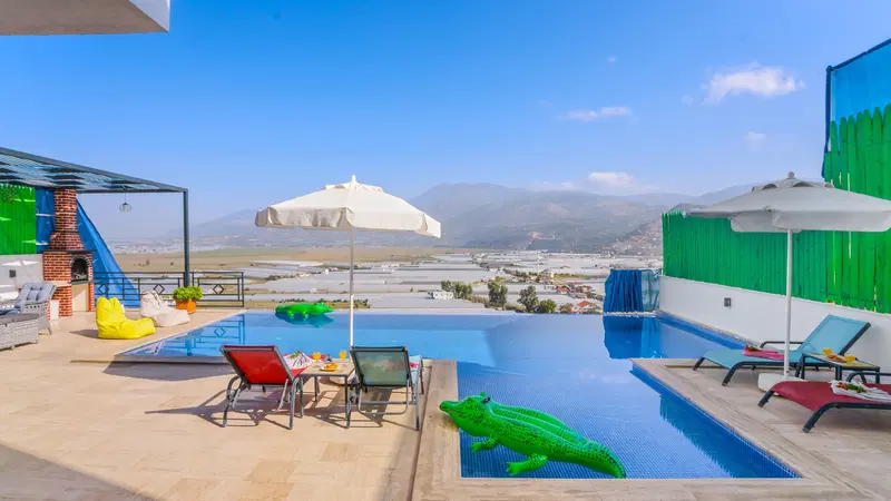 Yeşilköy’de doğa manzaralı kiralık villa, fotoğraf 3