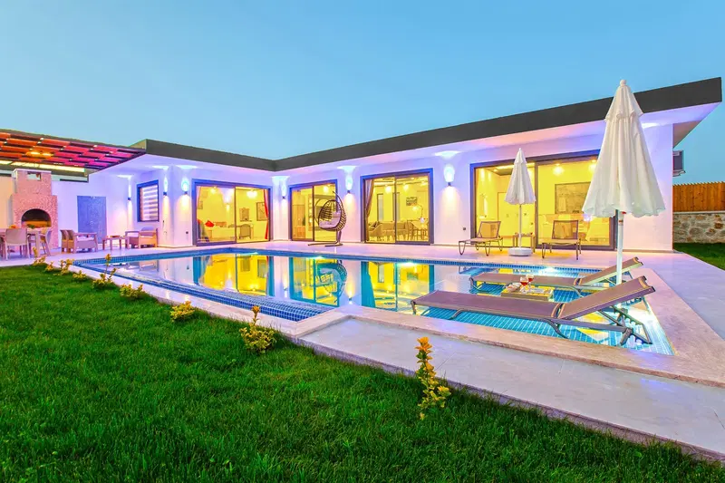 Patara’da korunaklı havuzlu kiralık villa