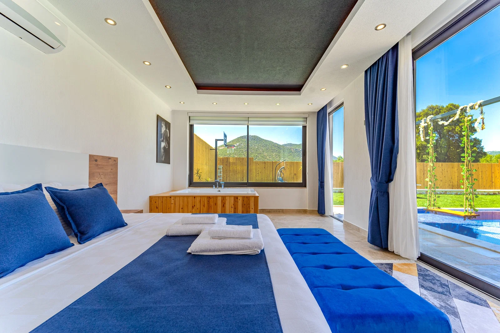 Bezirgan’da Balayı Çiftlerine Uygun, Korunaklı Havuzlu, 4 Kişilik, Ekonomik Villa