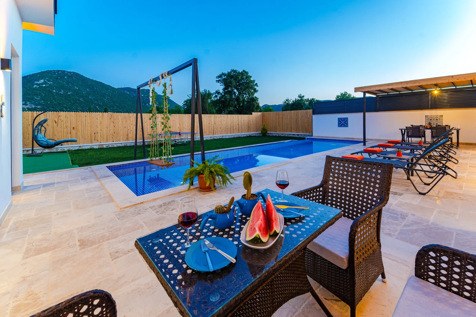 Bezirgan’da Balayı Çiftlerine Uygun, Korunaklı Havuzlu, 4 Kişilik, Ekonomik Villa