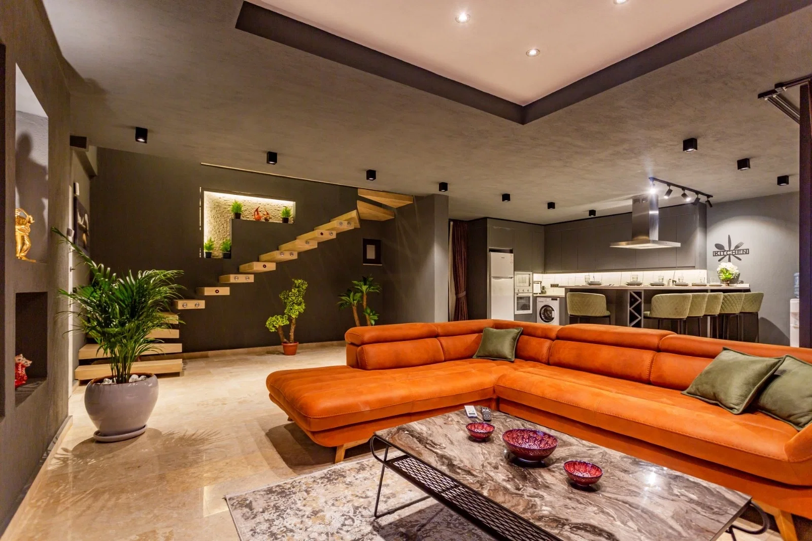 Yeşilköy’de Korunaklı, Çocuk Havuzlu, 2 Yatak Odalı, Kiralık Villa