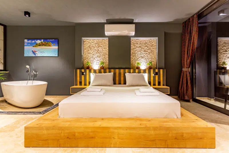 Yeşilköy’de korunaklı havuzlu kiralık villa, fotoğraf 34