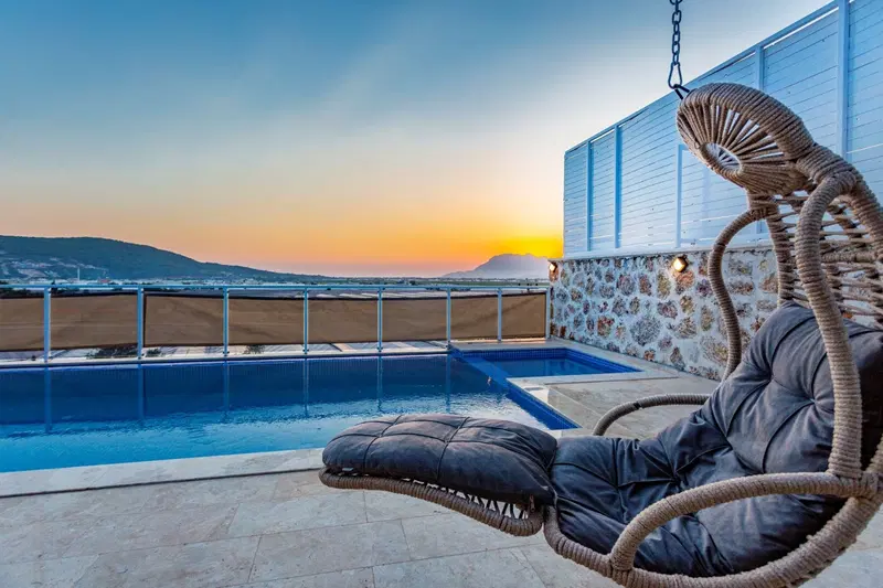 Yeşilköy’de korunaklı havuzlu kiralık villa, fotoğraf 12