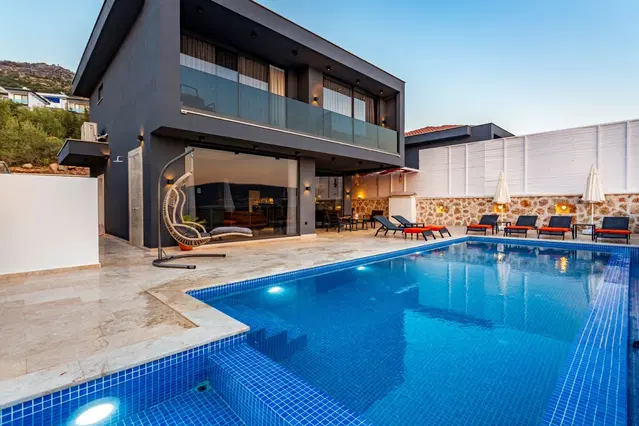 Yeşilköy’de Korunaklı, Çocuk Havuzlu, 2 Yatak Odalı, Kiralık Villa
