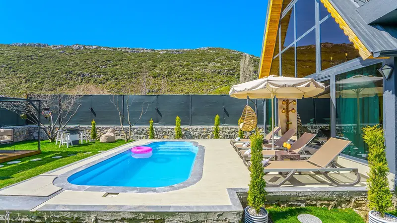 Bezirgan’da doğa manzaralı kiralık villa, fotoğraf 2