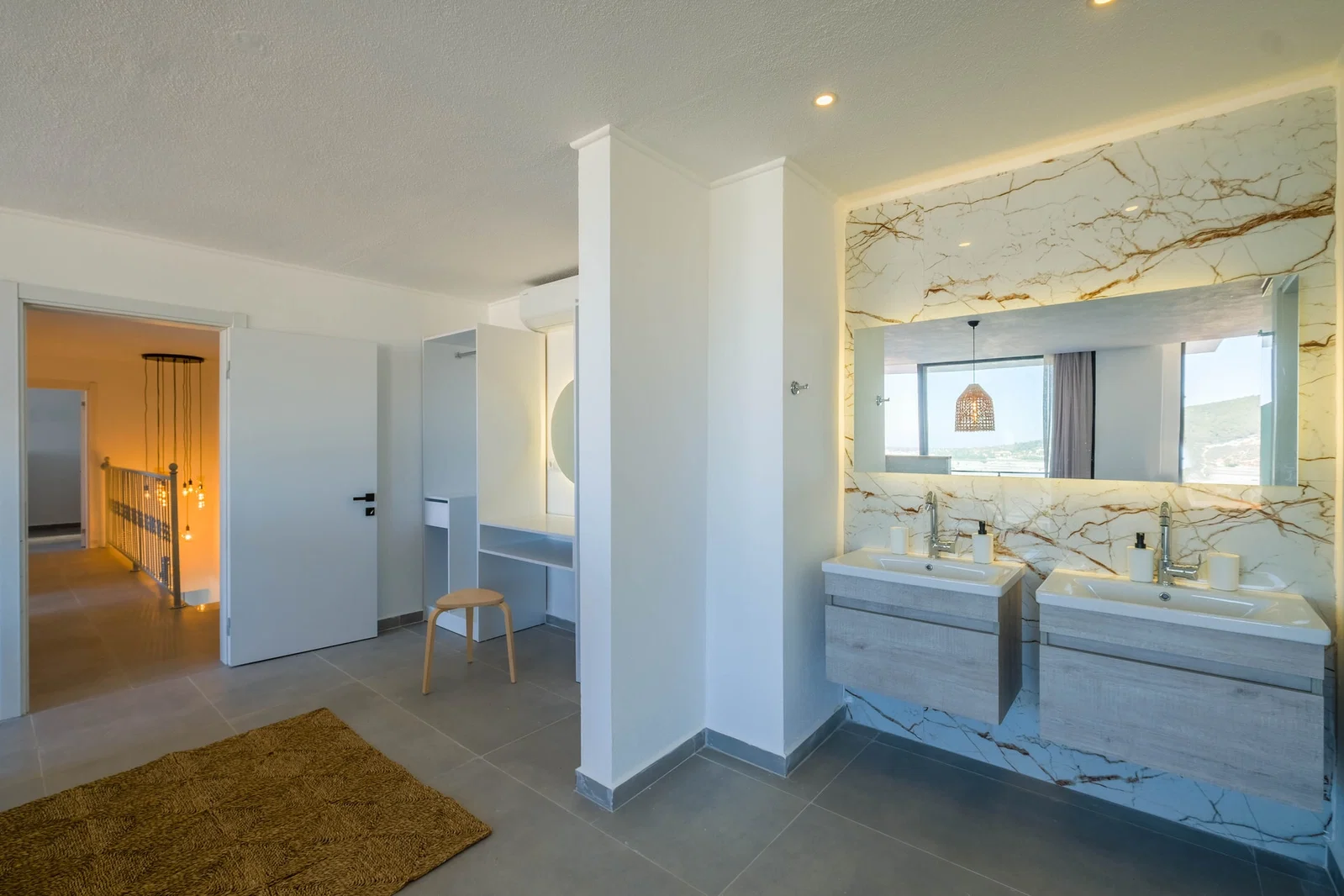 Yeşilköy’de Sakin Konumda, Isıtmalı Havuzlu, 6 Kişilik, Ekonomik Villa