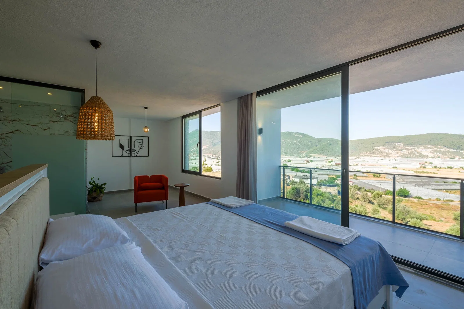 Yeşilköy’de Sakin Konumda, Isıtmalı Havuzlu, 6 Kişilik, Ekonomik Villa