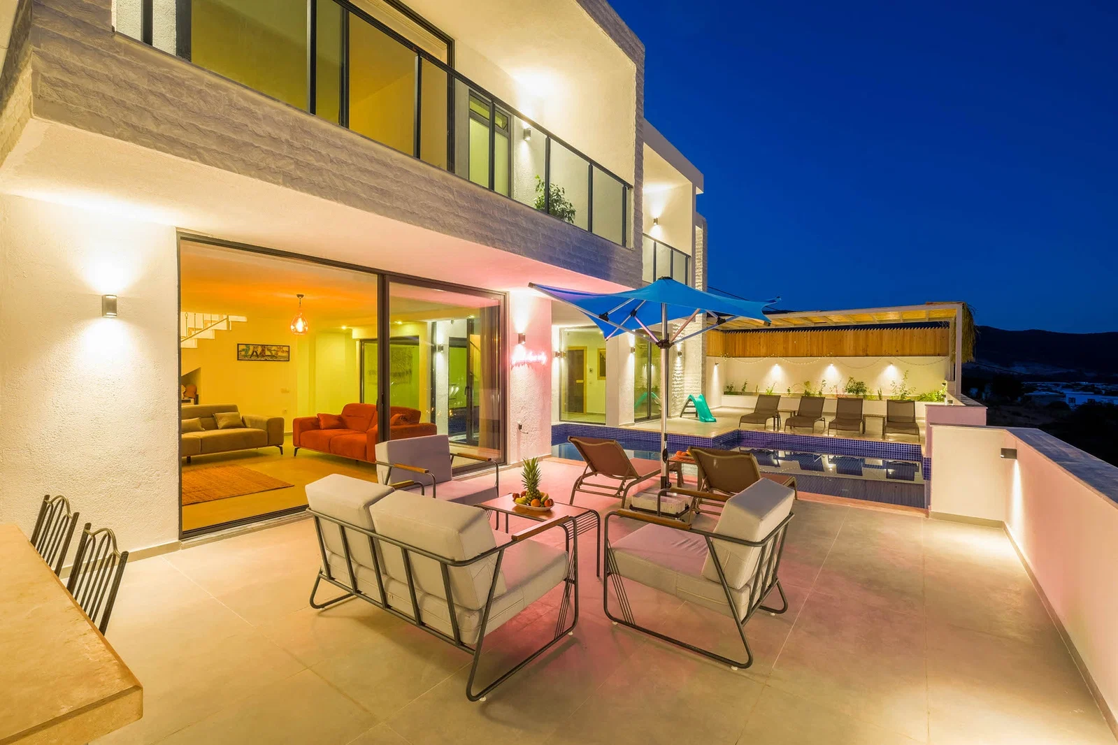 Yeşilköy’de Sakin Konumda, Isıtmalı Havuzlu, 6 Kişilik, Ekonomik Villa