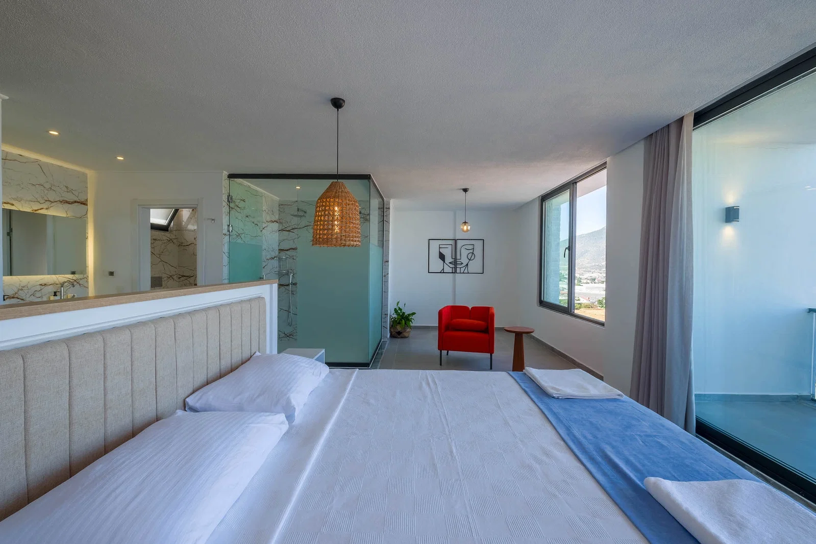 Yeşilköy’de Sakin Konumda, Isıtmalı Havuzlu, 6 Kişilik, Ekonomik Villa