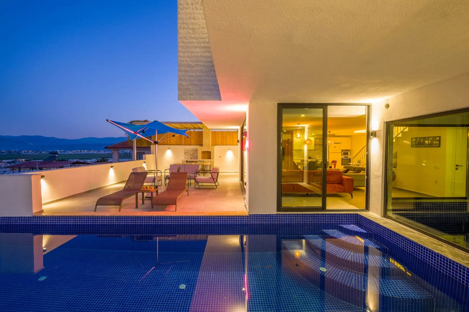 Yeşilköy’de Sakin Konumda, Isıtmalı Havuzlu, 6 Kişilik, Ekonomik Villa
