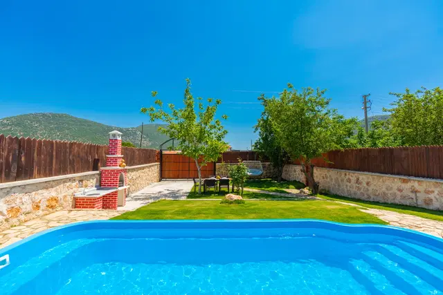 Bezirgan’da doğa manzaralı kiralık villa, fotoğraf 2