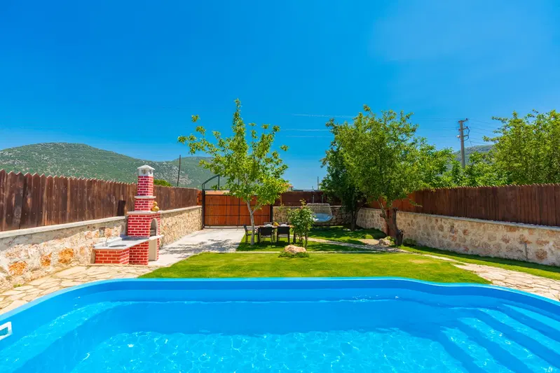 Bezirgan’da doğa manzaralı kiralık villa, fotoğraf 2