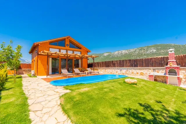 Bezirgan’da bahçeli kiralık villa, fotoğraf 3