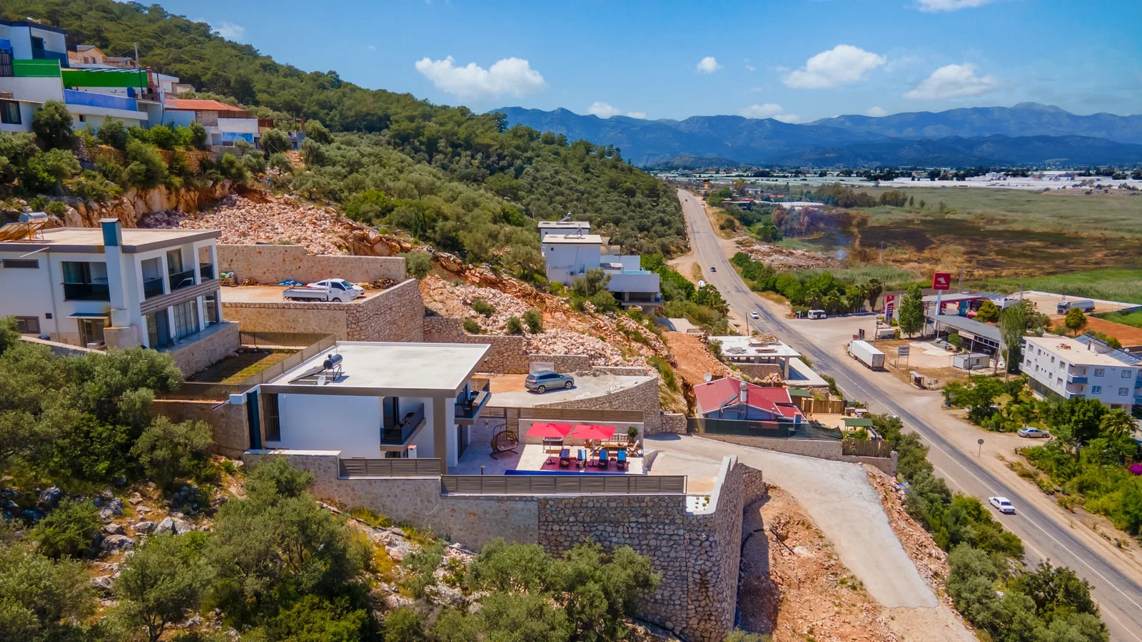Yeşilköy’de Balayı Çiftlerine Uygun, Korunaklı Havuzlu, Jakuzili, Lüks Villa