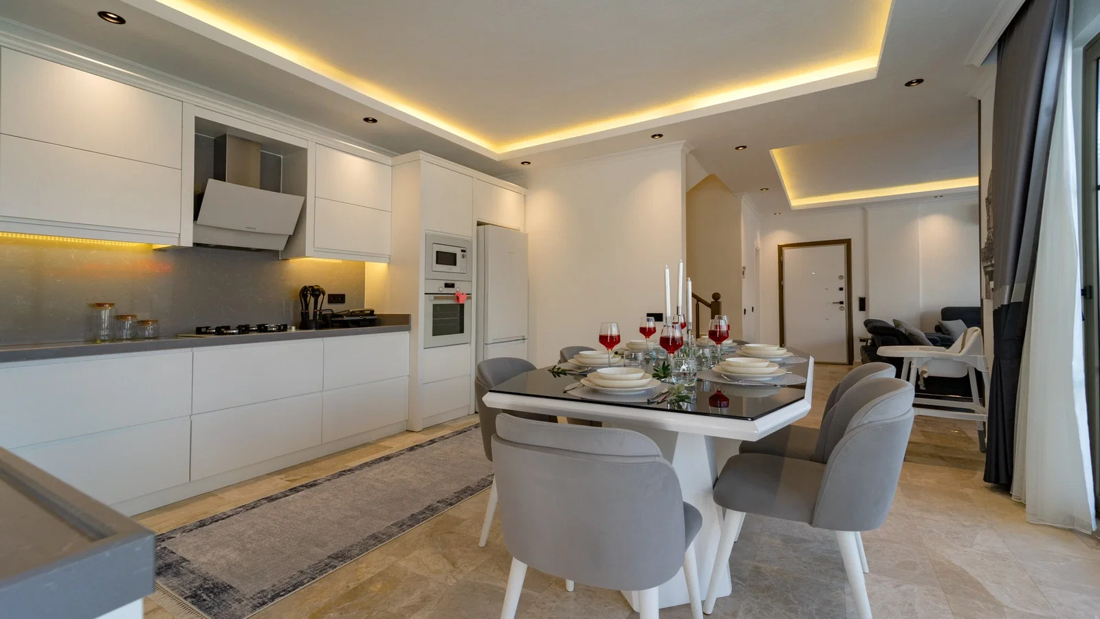 Yeşilköy’de Balayı Çiftlerine Uygun, Korunaklı Havuzlu, Jakuzili, Lüks Villa