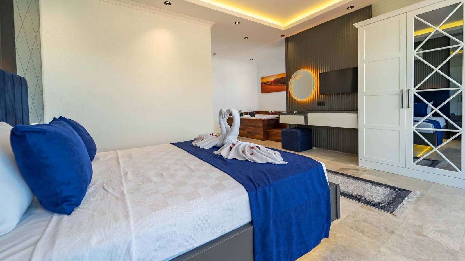 Yeşilköy’de Balayı Çiftlerine Uygun, Korunaklı Havuzlu, Jakuzili, Lüks Villa