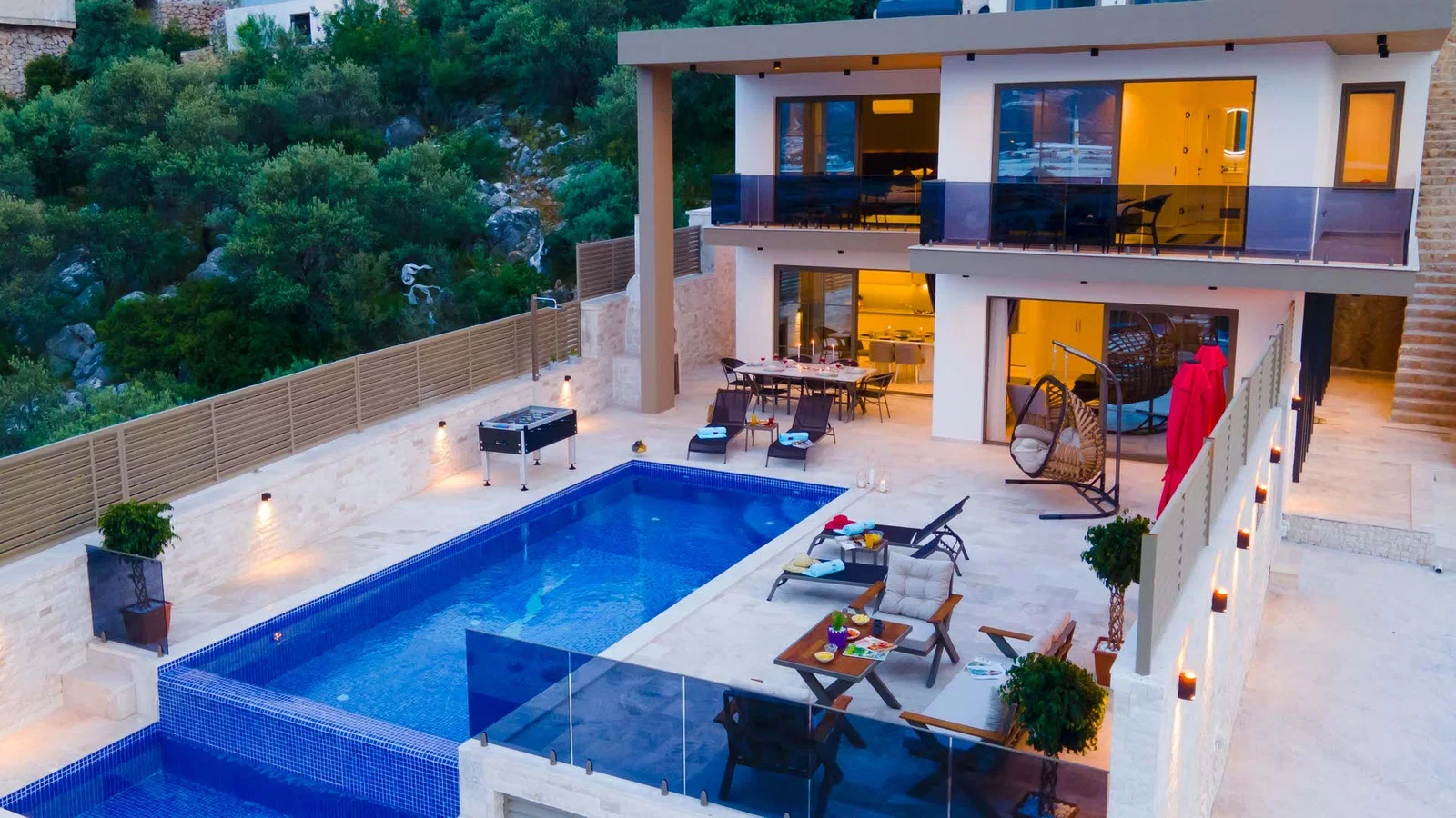 Yeşilköy’de Balayı Çiftlerine Uygun, Korunaklı Havuzlu, Jakuzili, Lüks Villa