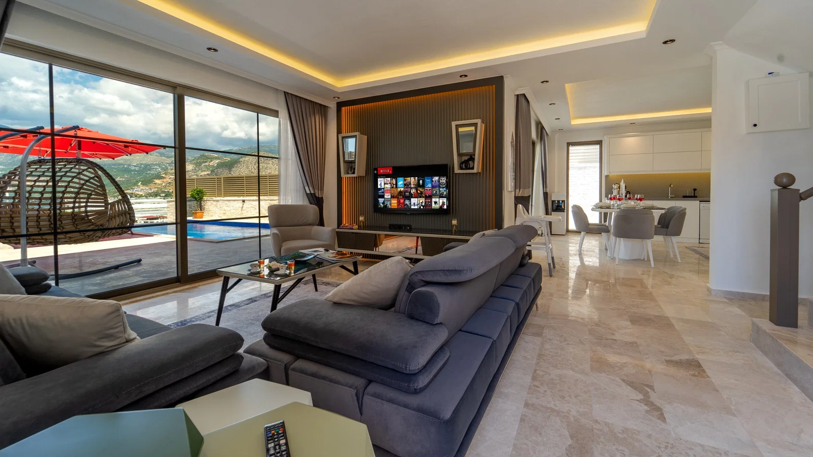 Yeşilköy’de Balayı Çiftlerine Uygun, Korunaklı Havuzlu, Jakuzili, Lüks Villa