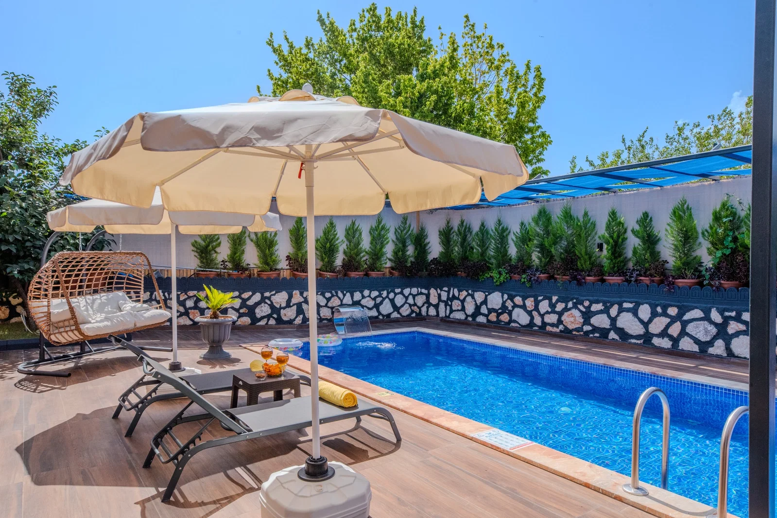 Çavdır’da Korunaklı, Çocuk Havuzlu, 2 Kişilik, Kiralık Villa
