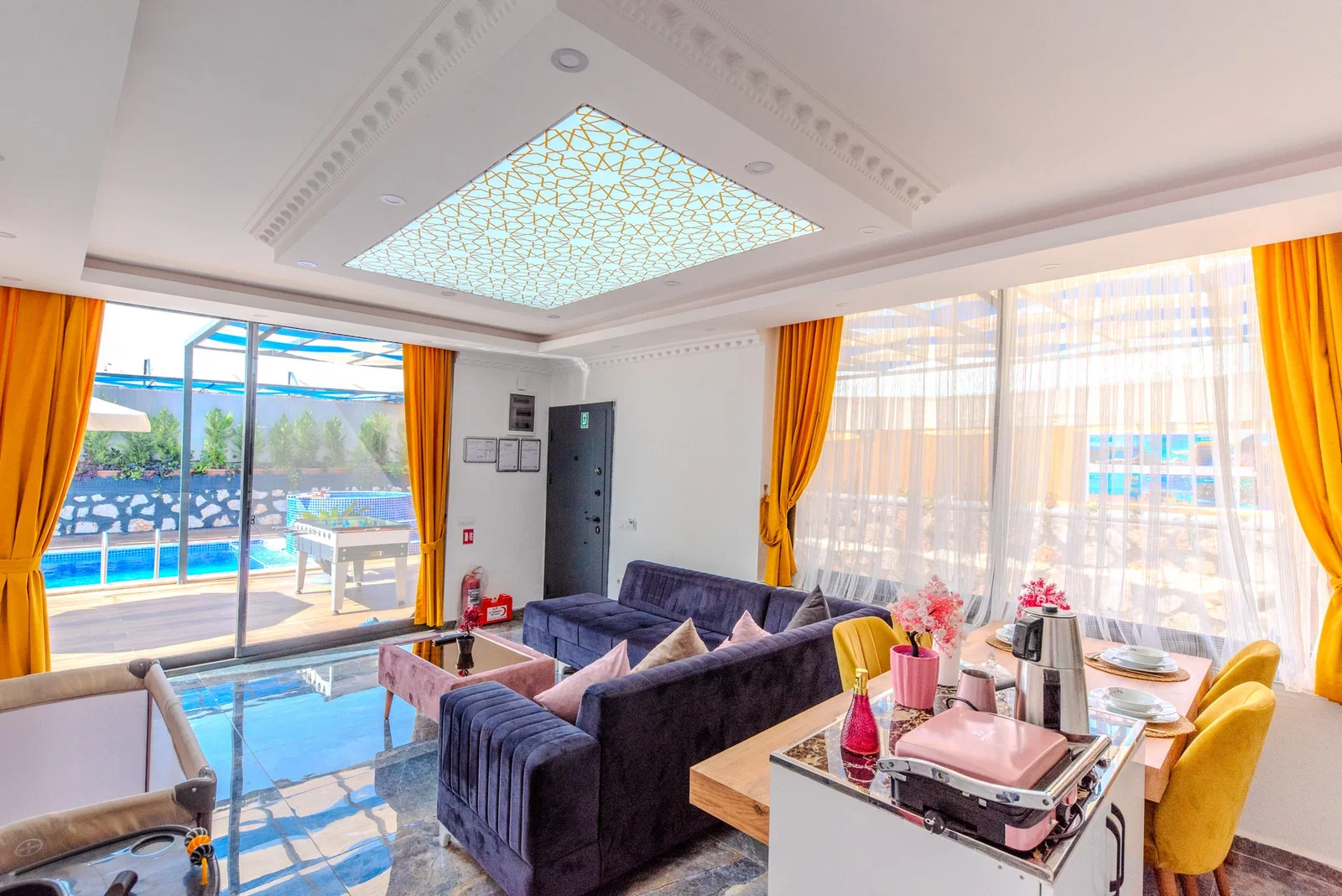 Çavdır’da Korunaklı, Çocuk Havuzlu, 2 Kişilik, Kiralık Villa