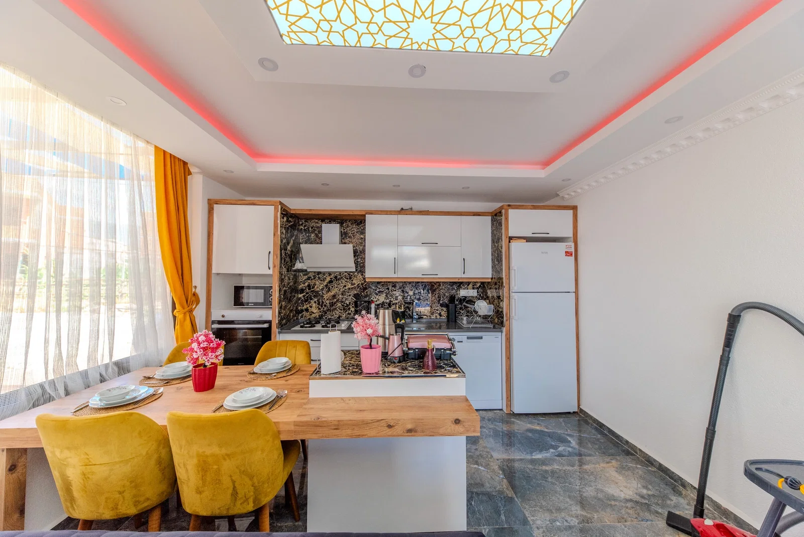 Çavdır’da Korunaklı, Çocuk Havuzlu, 2 Kişilik, Kiralık Villa