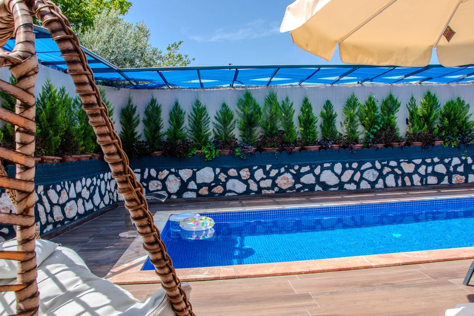Çavdır’da Korunaklı, Çocuk Havuzlu, 2 Kişilik, Kiralık Villa