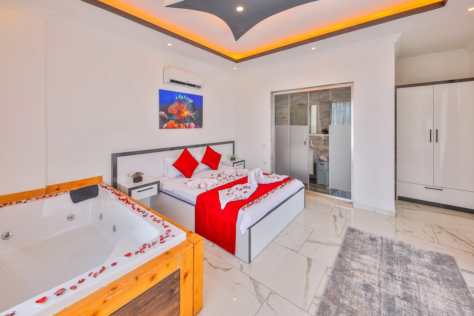 Çavdır’da Balayı Çiftlerine Uygun, Korunaklı Havuzlu, 2 Yatak Odalı, Kiralık Villa