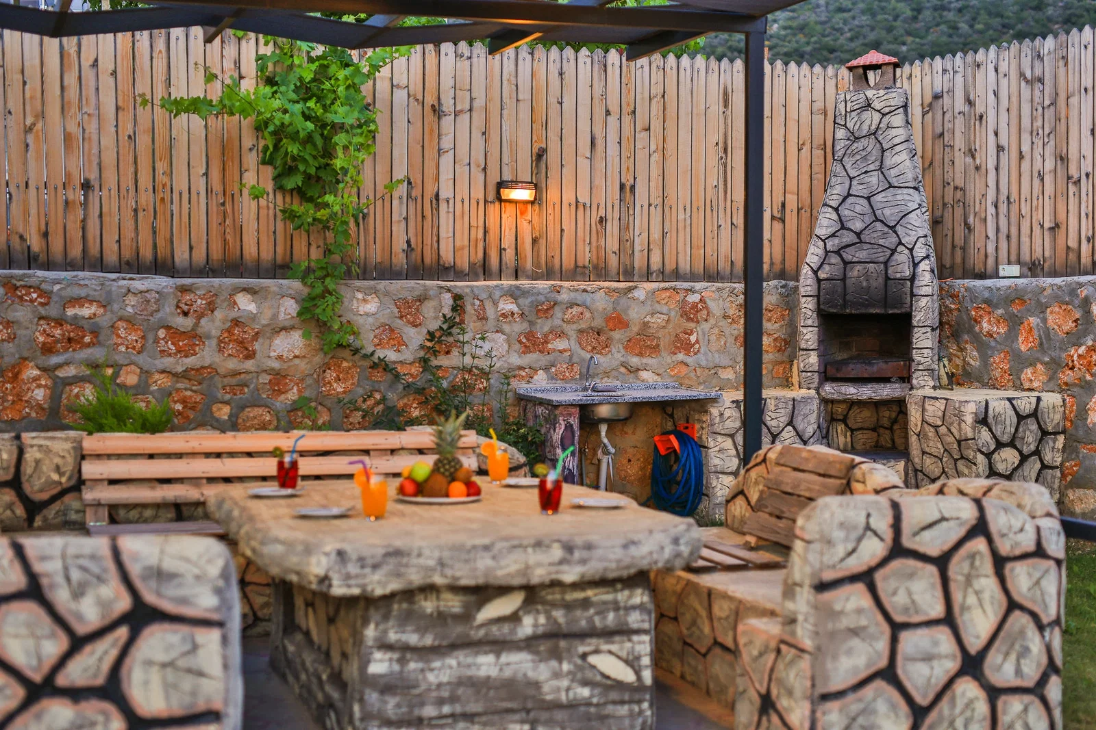 Çavdır’da Balayı Çiftlerine Uygun, Korunaklı Havuzlu, 2 Yatak Odalı, Kiralık Villa
