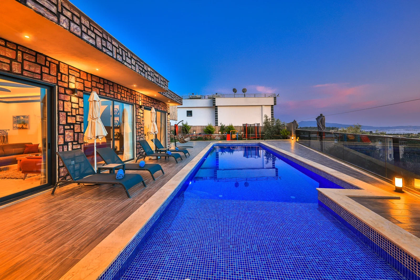 Çavdır’da Balayı Çiftlerine Uygun, Korunaklı Havuzlu, 2 Yatak Odalı, Kiralık Villa