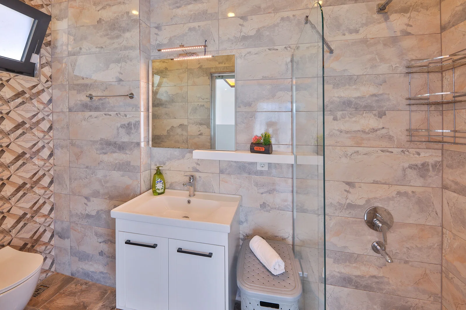Çavdır’da Balayı Çiftlerine Uygun, Korunaklı Havuzlu, 2 Yatak Odalı, Kiralık Villa
