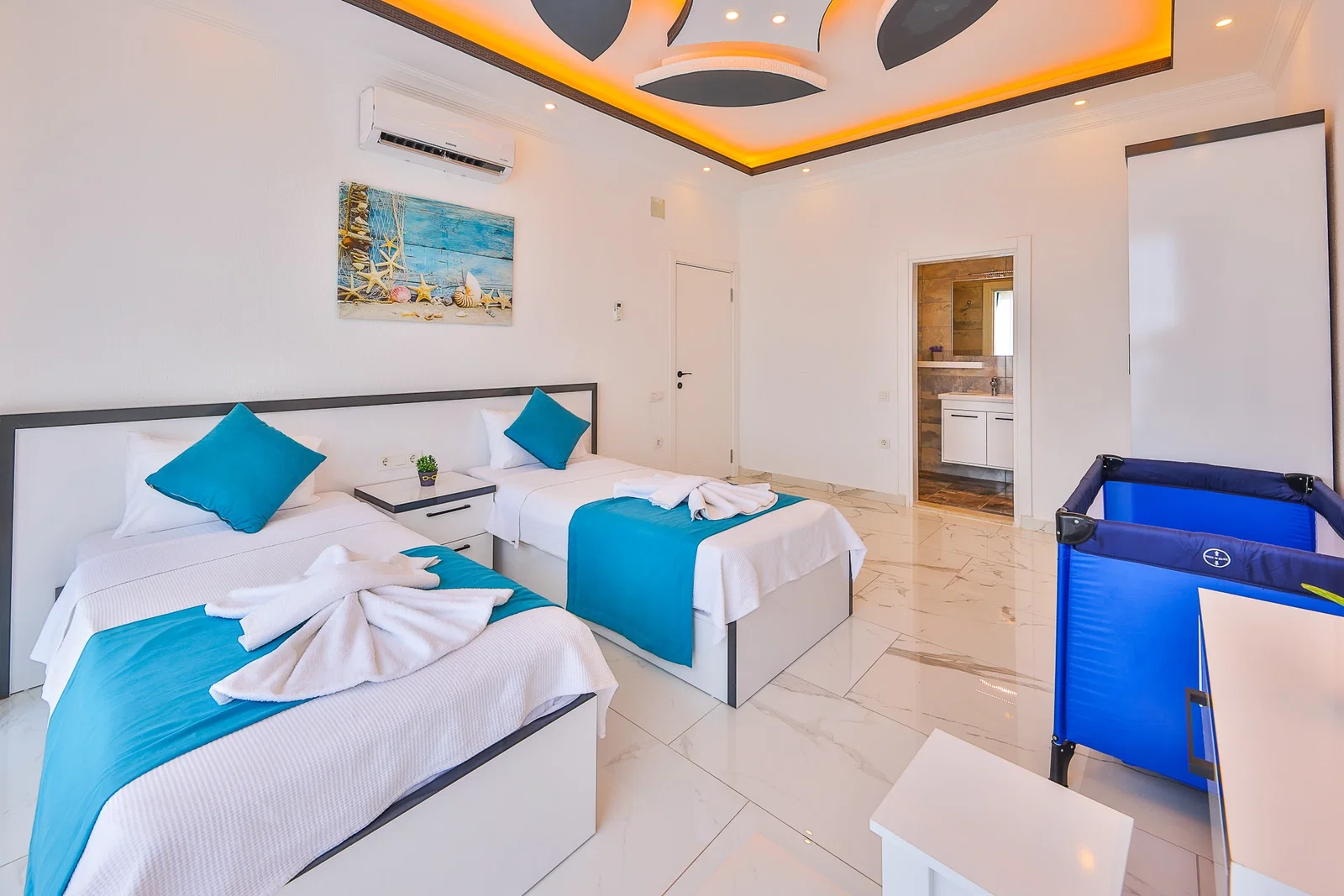 Çavdır’da Balayı Çiftlerine Uygun, Korunaklı Havuzlu, 2 Yatak Odalı, Kiralık Villa