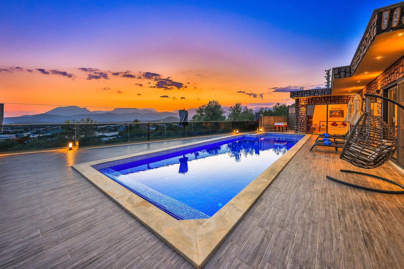 Çavdır’da Balayı Çiftlerine Uygun, Korunaklı Havuzlu, 2 Yatak Odalı, Kiralık Villa
