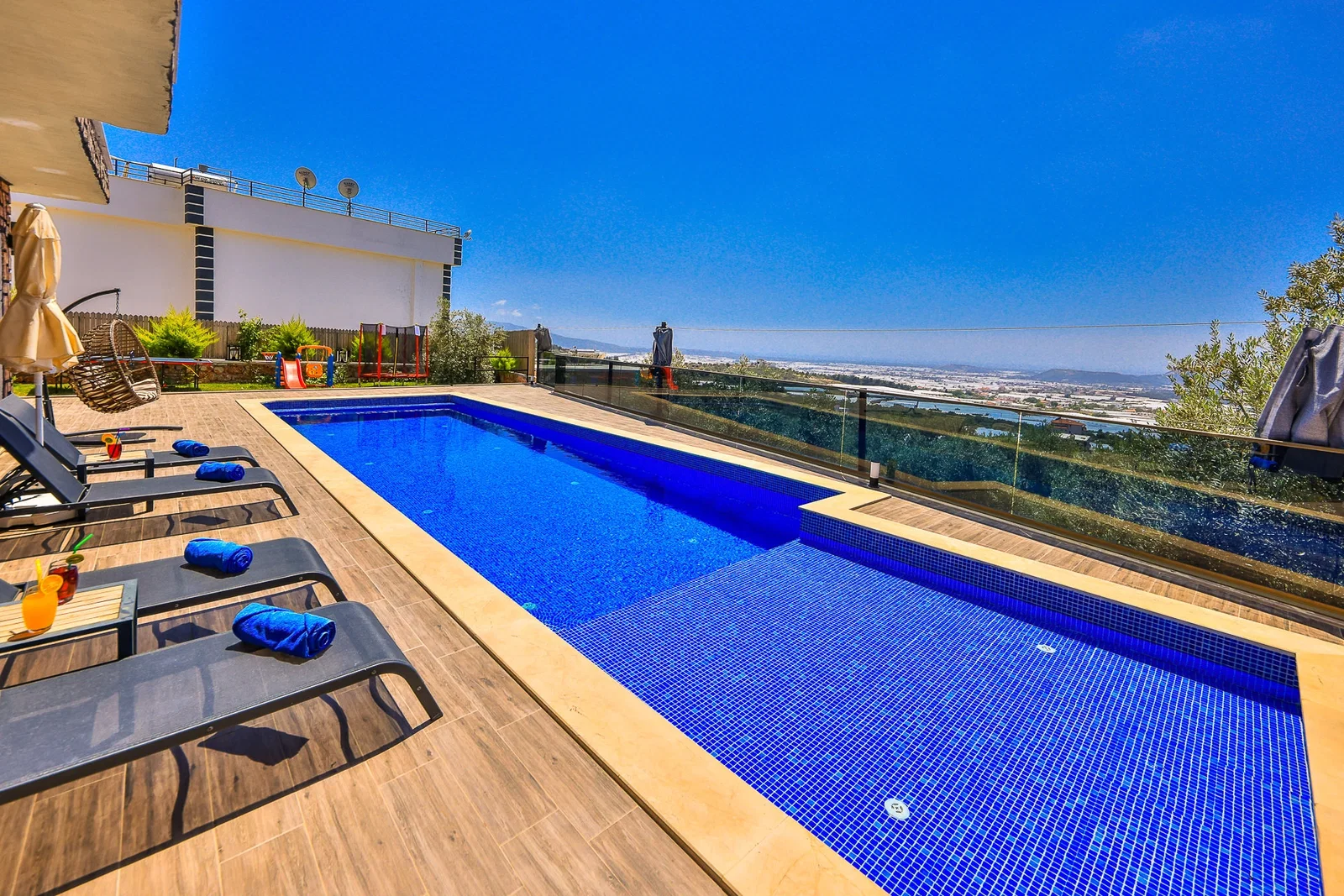 Çavdır’da Balayı Çiftlerine Uygun, Korunaklı Havuzlu, 2 Yatak Odalı, Kiralık Villa