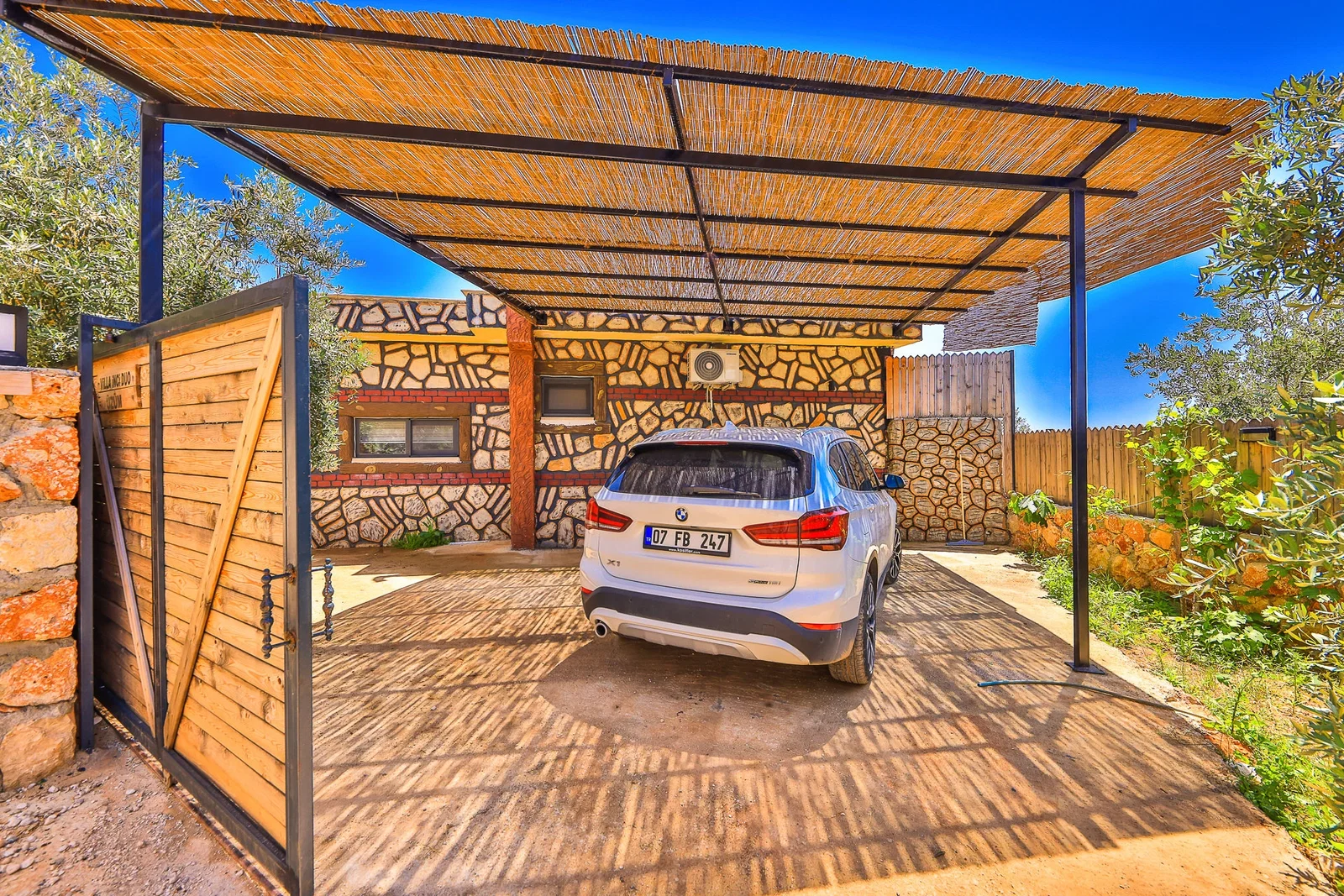 Çavdır’da Balayı Çiftlerine Uygun, Korunaklı Havuzlu, 2 Yatak Odalı, Kiralık Villa