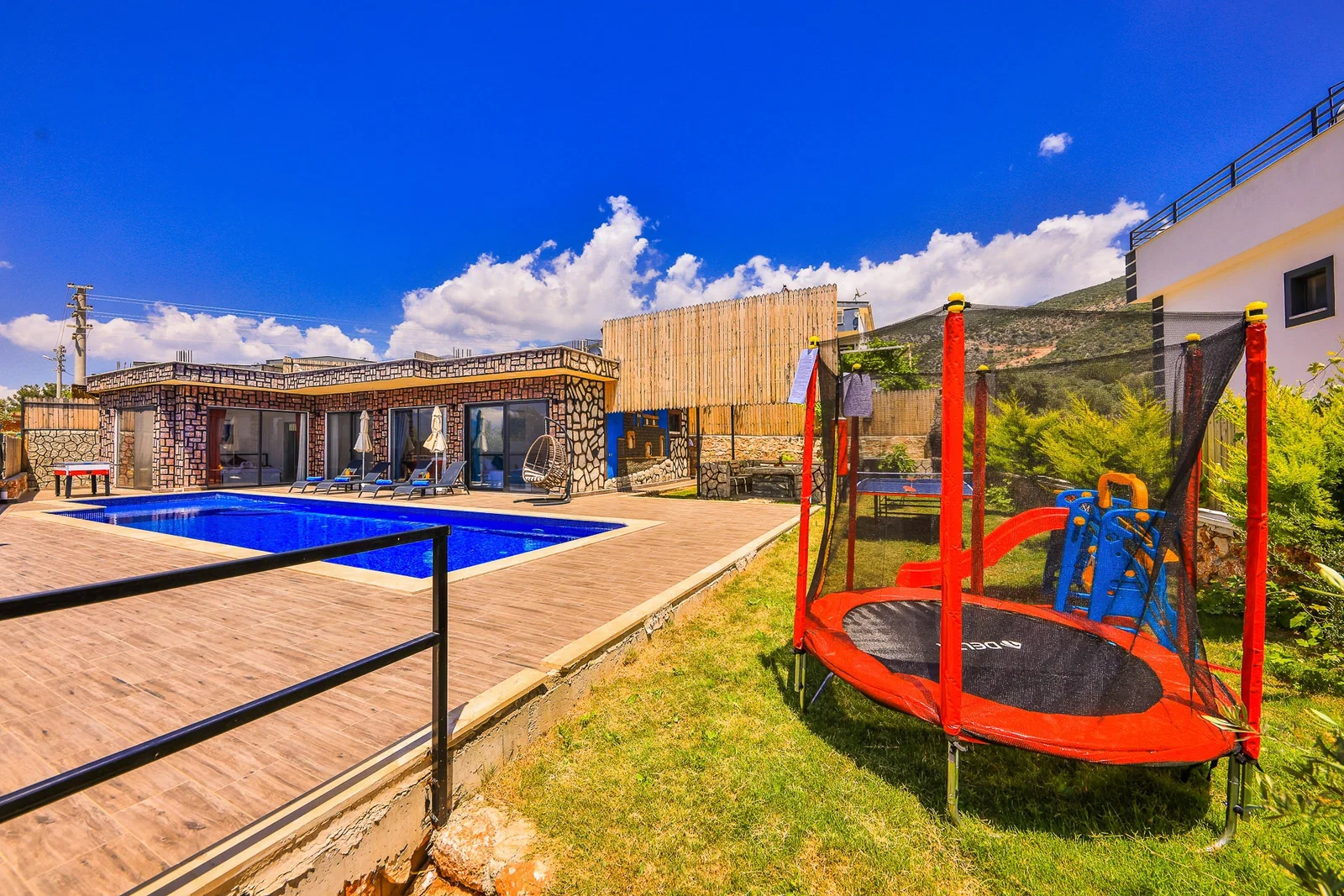 Çavdır’da Balayı Çiftlerine Uygun, Korunaklı Havuzlu, 2 Yatak Odalı, Kiralık Villa