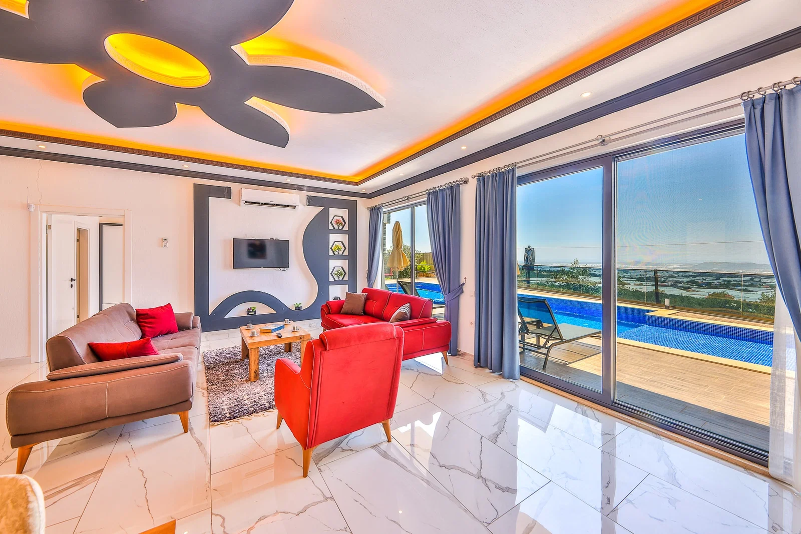 Çavdır’da Balayı Çiftlerine Uygun, Korunaklı Havuzlu, 2 Yatak Odalı, Kiralık Villa