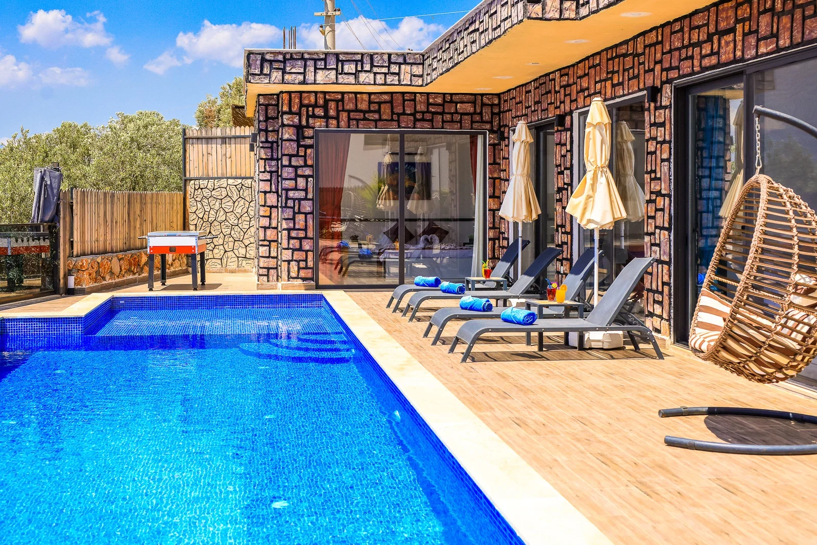 Çavdır’da Balayı Çiftlerine Uygun, Korunaklı Havuzlu, 2 Yatak Odalı, Kiralık Villa