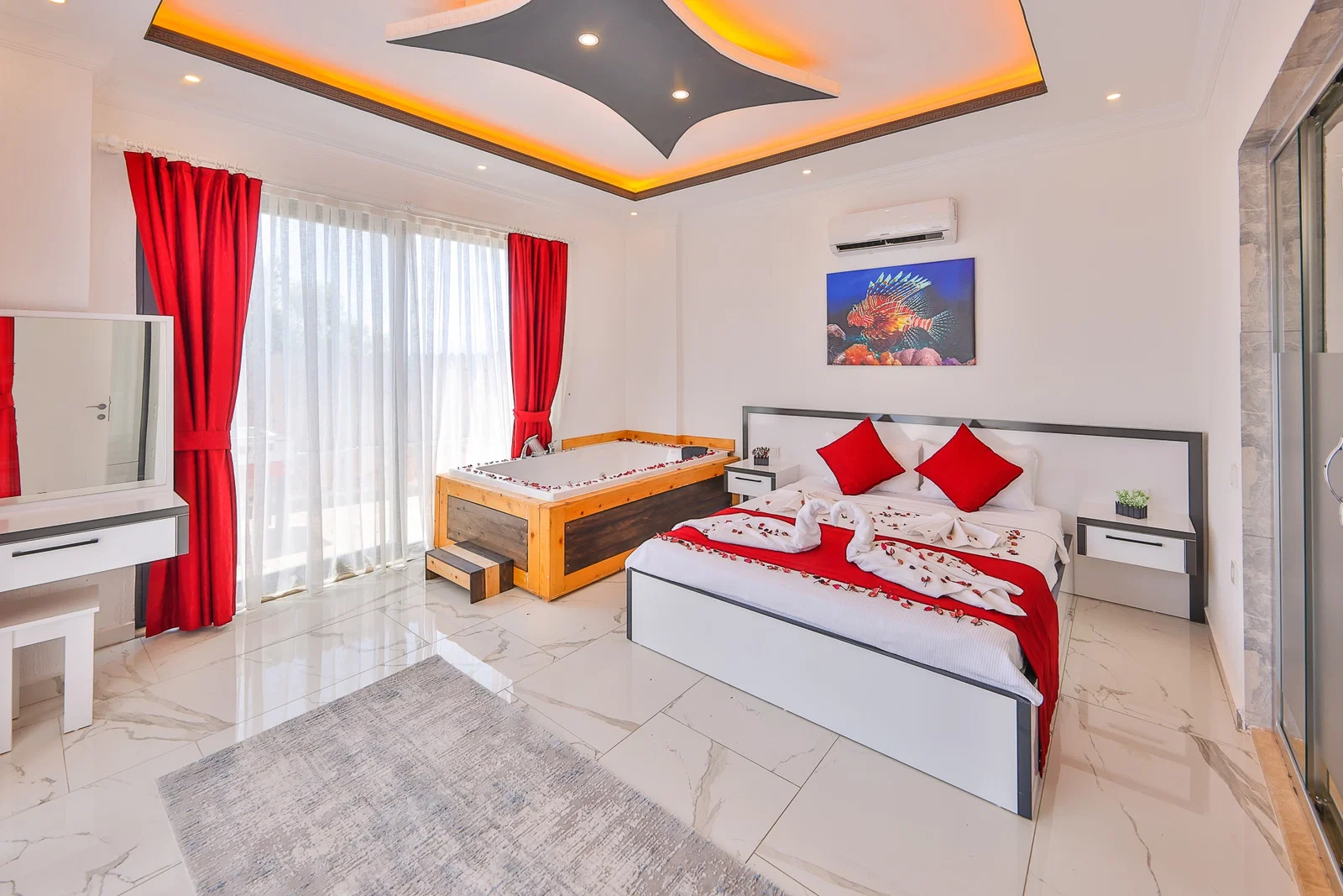 Çavdır’da Balayı Çiftlerine Uygun, Korunaklı Havuzlu, 2 Yatak Odalı, Kiralık Villa