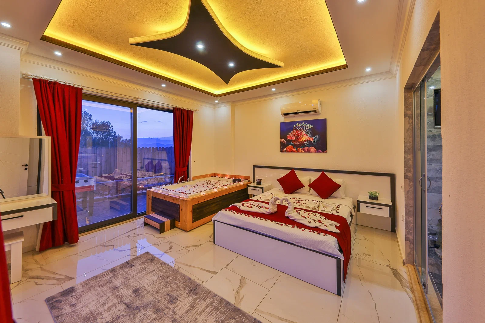 Çavdır’da Balayı Çiftlerine Uygun, Korunaklı Havuzlu, 2 Yatak Odalı, Kiralık Villa