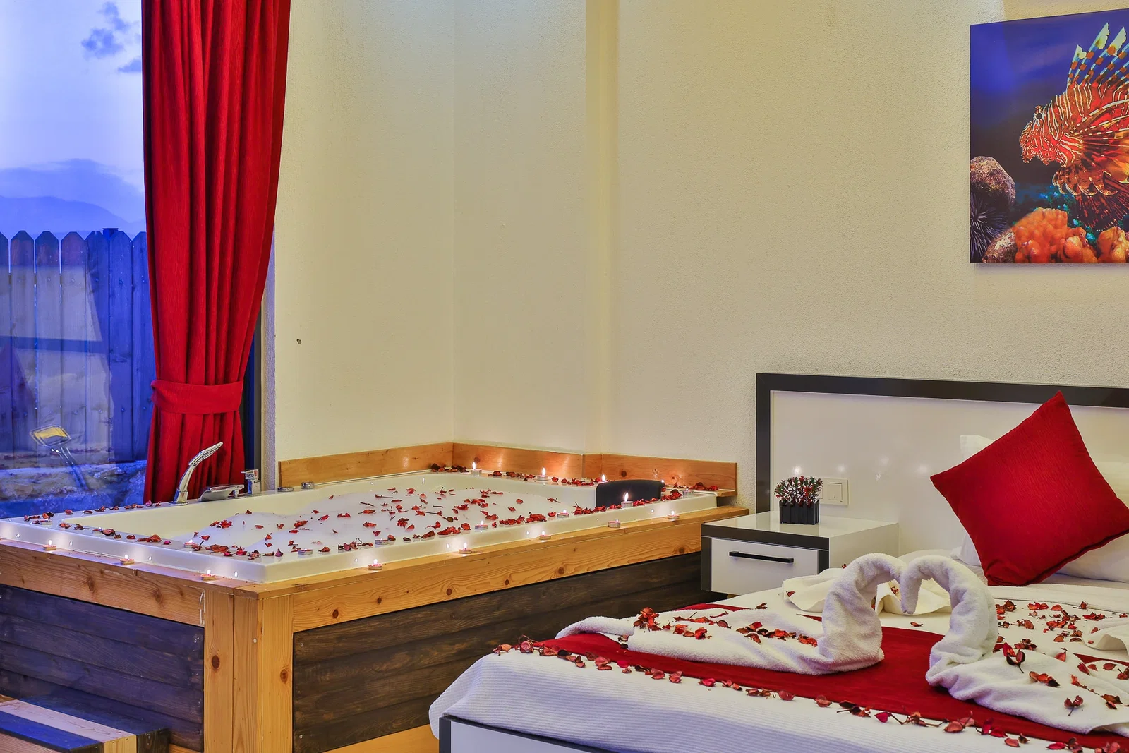 Çavdır’da Balayı Çiftlerine Uygun, Korunaklı Havuzlu, 2 Yatak Odalı, Kiralık Villa