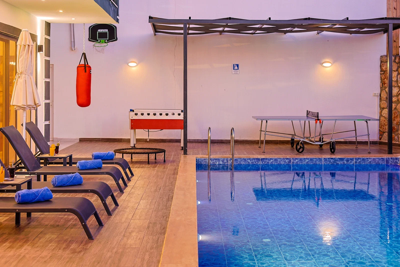 Çavdır’da Balayı Çiftlerine Uygun, Korunaklı Havuzlu, 2 Yatak Odalı, Kiralık Villa