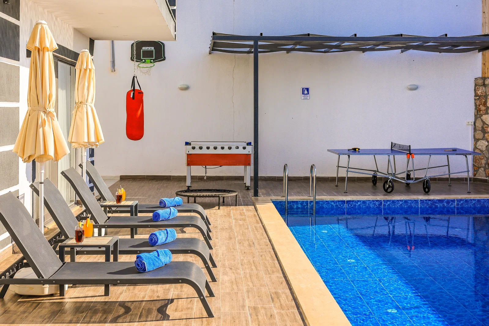 Çavdır’da Balayı Çiftlerine Uygun, Korunaklı Havuzlu, 2 Yatak Odalı, Kiralık Villa