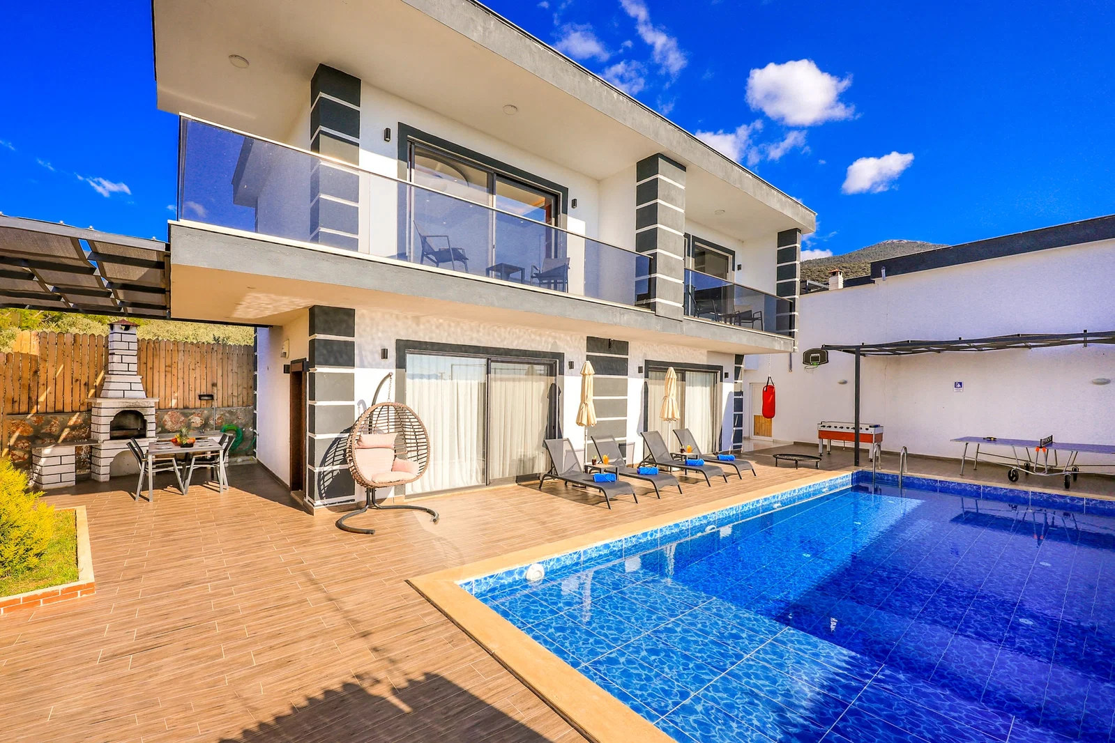 Çavdır’da Balayı Çiftlerine Uygun, Korunaklı Havuzlu, 2 Yatak Odalı, Kiralık Villa