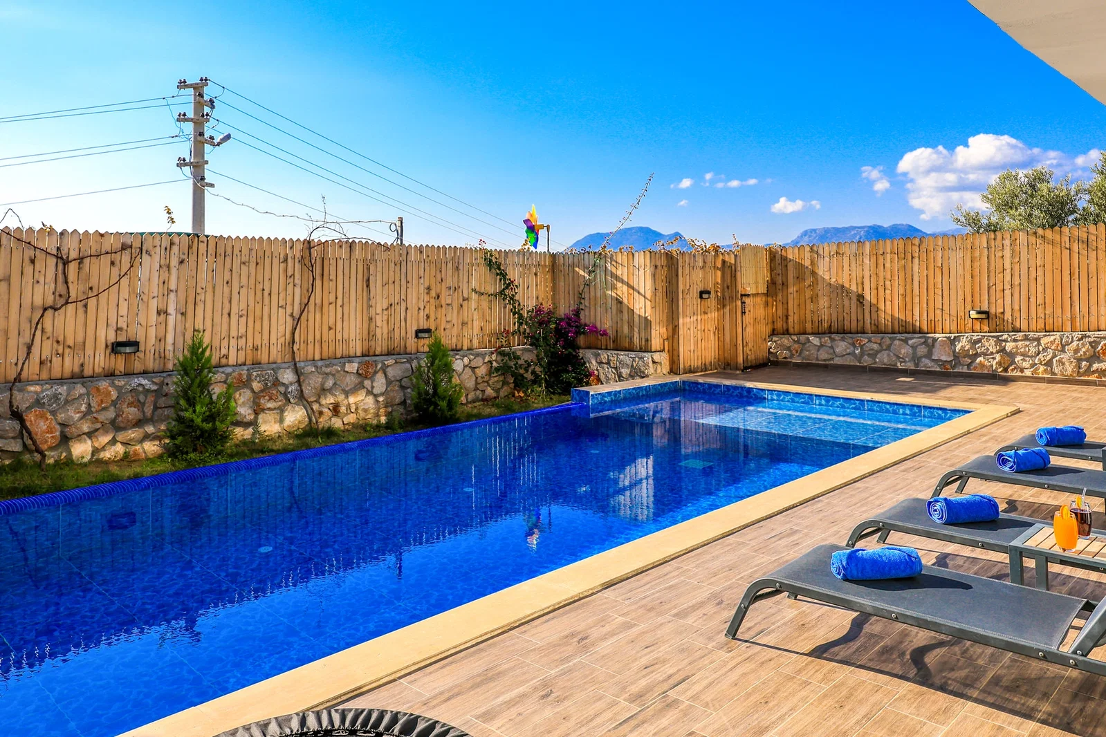 Çavdır’da Balayı Çiftlerine Uygun, Korunaklı Havuzlu, 2 Yatak Odalı, Kiralık Villa