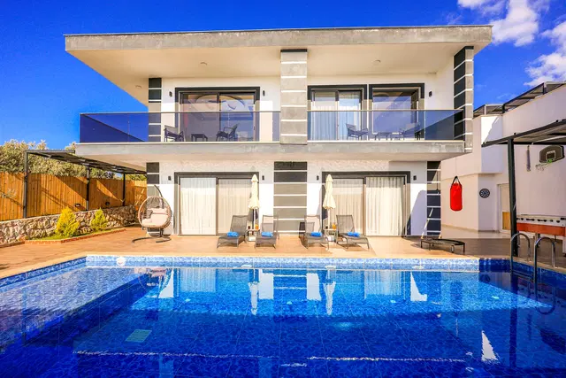 Çavdır’da Balayı Çiftlerine Uygun, Korunaklı Havuzlu, 2 Yatak Odalı, Kiralık Villa