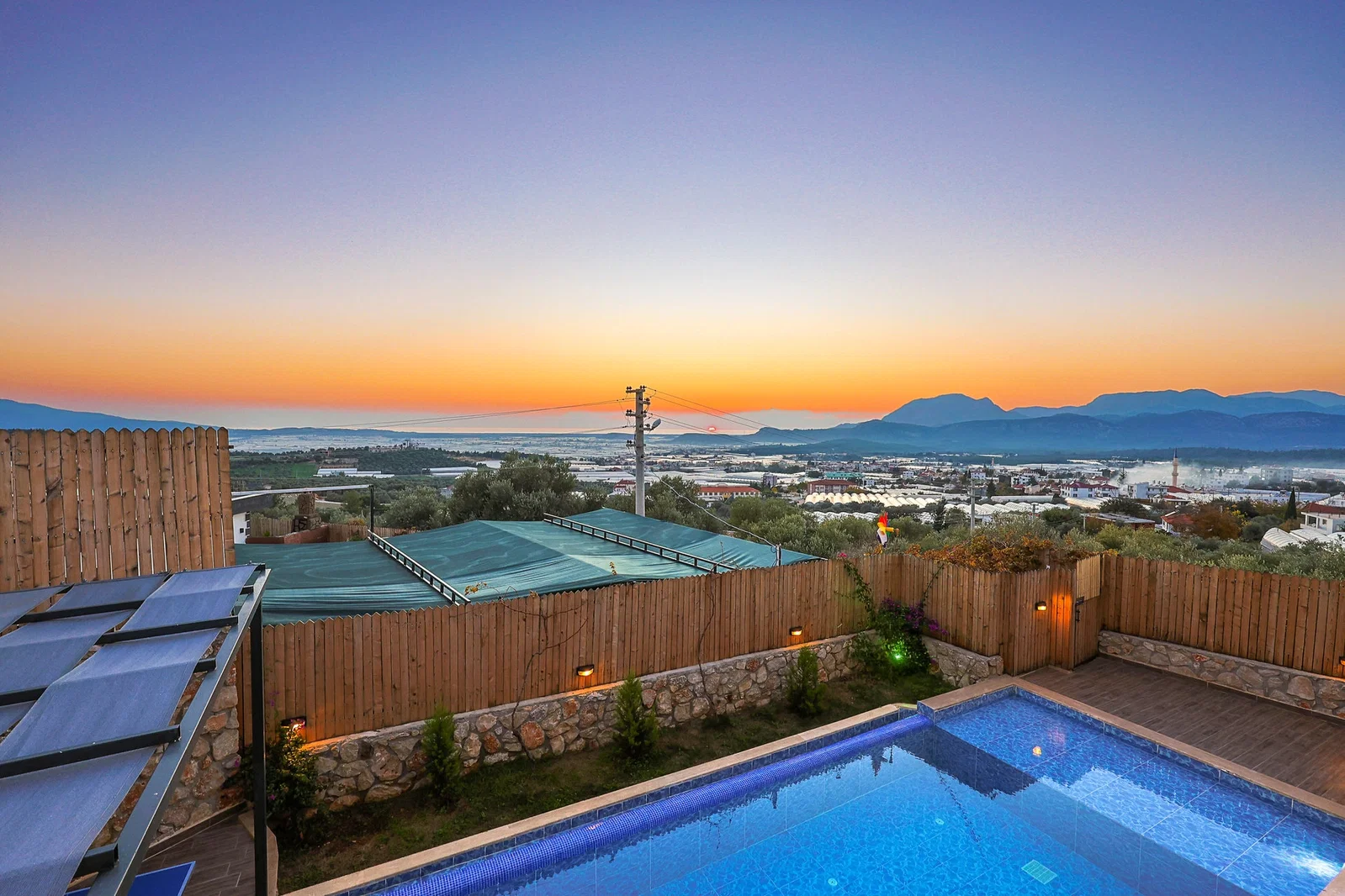 Çavdır’da Balayı Çiftlerine Uygun, Korunaklı Havuzlu, 2 Yatak Odalı, Kiralık Villa