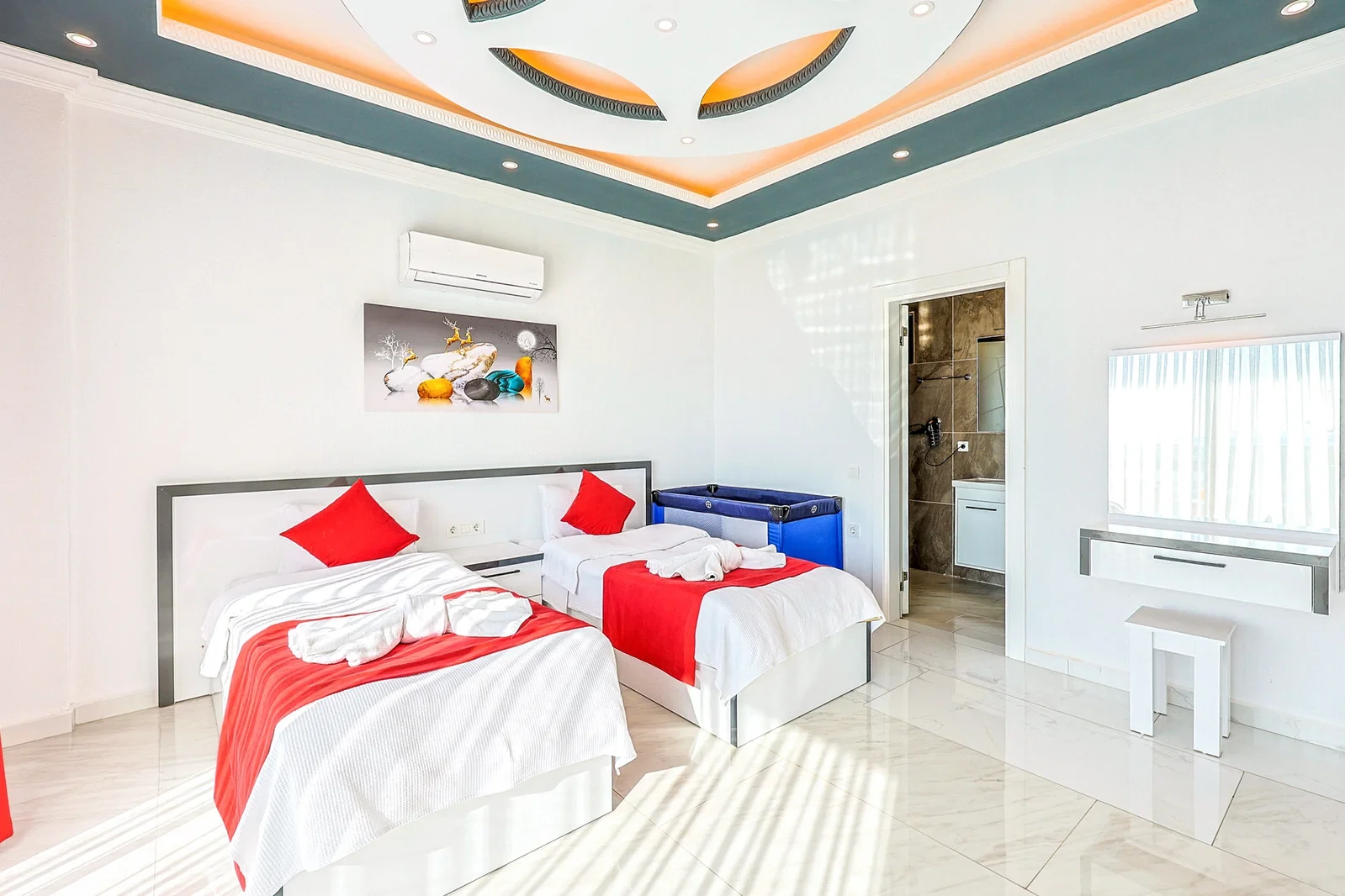 Çavdır’da Balayı Çiftlerine Uygun, Korunaklı Havuzlu, 2 Yatak Odalı, Kiralık Villa