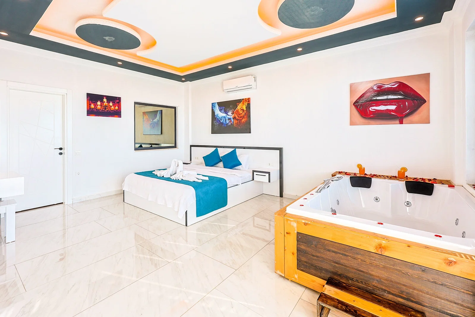 Çavdır’da Balayı Çiftlerine Uygun, Korunaklı Havuzlu, 2 Yatak Odalı, Kiralık Villa