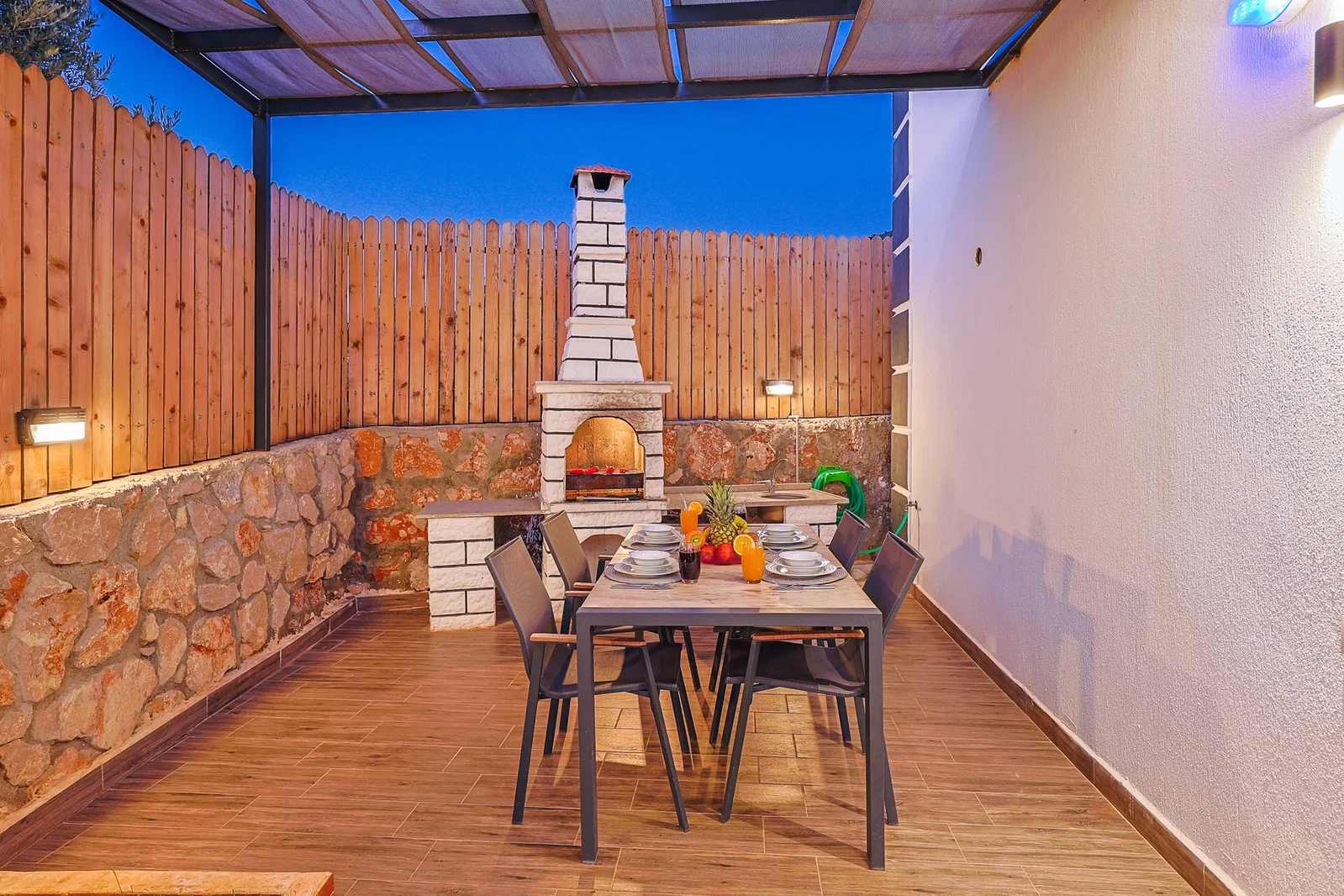 Çavdır’da Balayı Çiftlerine Uygun, Korunaklı Havuzlu, 2 Yatak Odalı, Kiralık Villa